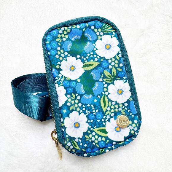 THE DARLING EFFECT Tumbler Blue Floral Zip Around Fanny Pack NEW - Picture 1 of 7